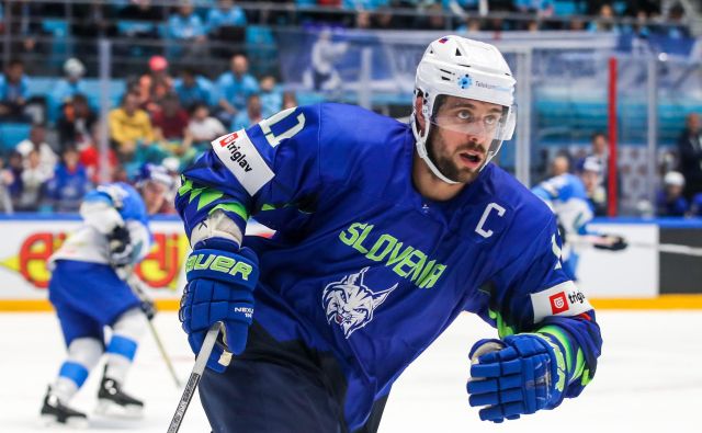 Slovenci se bodo za povratek med elito potegovali na domačem ledu, jim bo pomagal tudi Anže Kopitar? FOTO: Sportida