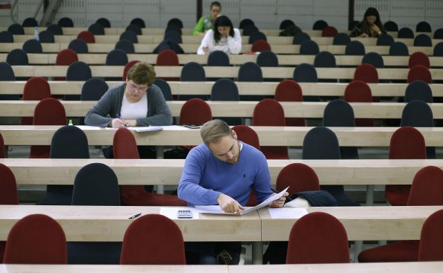 Poleg sistemskih sprememb in prilagoditev bo treba na novo uskladiti pričakovanja in potrebe posameznikov in celotne družbe. Foto Blaž Samec
