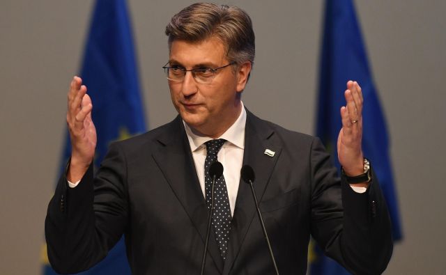 Plenković je slab rezultat pripisal razpršitvi glasov, ker je šla HDZ samostojno na volitve. FOTO: Christof Stache/AFP