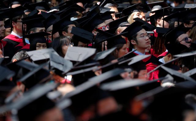 Diploma z univerze Harvard je za mnoge Kitajce življenjski cilj. FOTO: Reuters