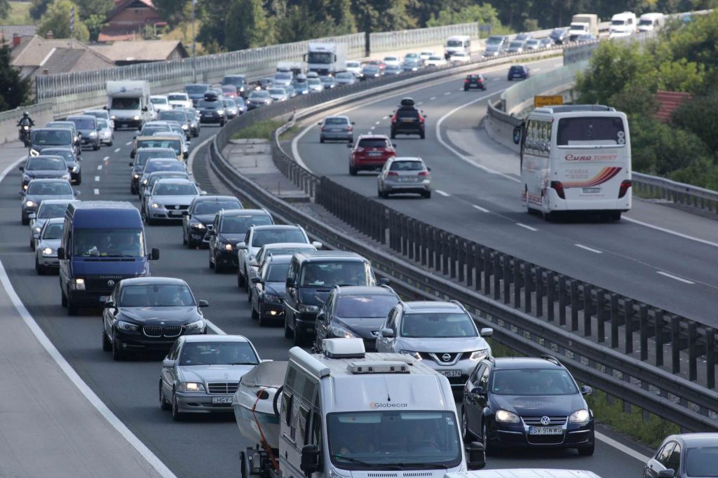 FOTO:Bo tudi to poletje promet na slovenskih avtocestah obstal?