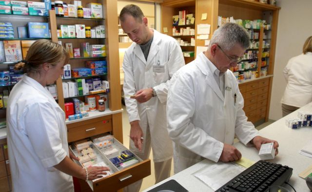 Farmacevtska industrija mora zagotoviti dokumentacijo, s katero dokazuje kakovost, varnost in učinkovitost zdravil. Foto Igor Zaplatil