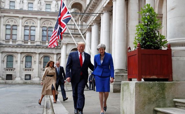 Trumpov obisk v Veliki Britaniji vendarle kaže predsednikovo pristranskost domovine svoje škotske matere ob hkratnih zamerah do nemških korenin svojega starega očeta. Foto: Reuters