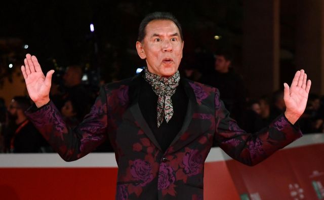 Ponosni Indijanec Wes Studi lahko že vadi zahvalo filmski akademiji. FOTO: AFP