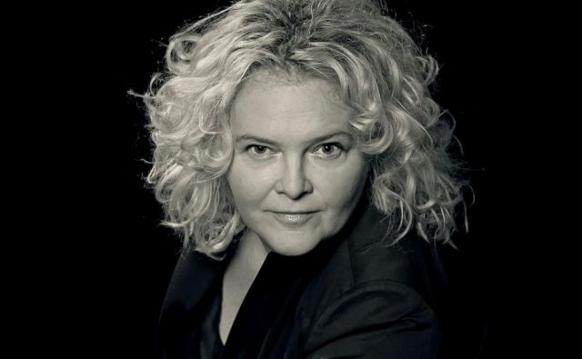 Katja Pegan meni, da je nagrada <em>tantadruj</em>, ki jo je prejela za življenjsko delo, namenjena vsem, ki so v Kopru želeli in si upali, ampak niso imeli sreče, da bi vzpostavili profesionalno gledališče. Foto Jaka Varmuž