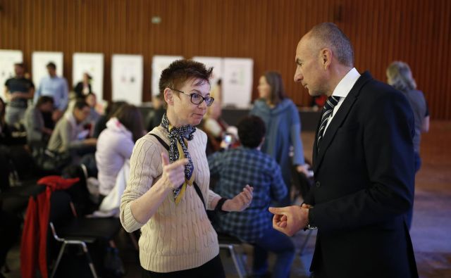 Minister za zdravje Aleš Šabeder želi na NIJZ narediti red. Medtem ko se morali nekateri člani sveta zavoda na njegov predlog že posloviti, pa direktorica Nina Pirnat še ostaja. Foto Blaž Samec