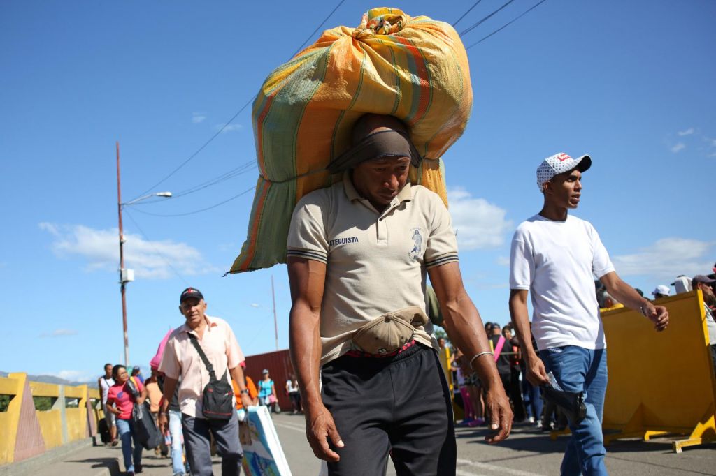 Po odprtju meje v Kolumbijo več tisoč Venezuelcev