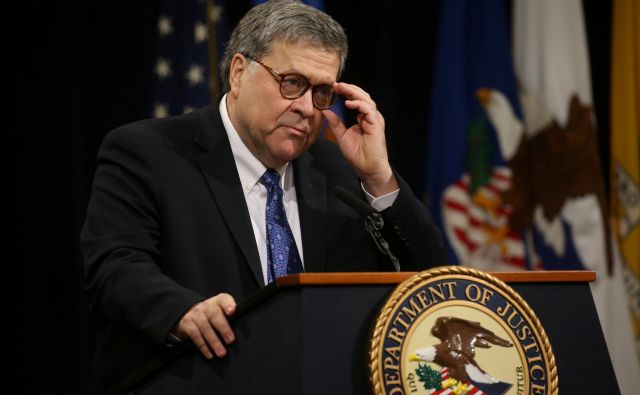 Ameriški pravosodni minister William Barr je presenetil s pripravljenostjo na posredovanje dokumentov iz preiskave posebnega preiskovalca. FOTO: Reuters