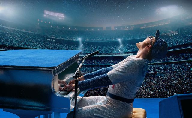 Taron Egerton je povsem prepričljiv Elton John.<br />
Foto: David Appleby/Paramount Pictures