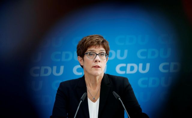 Po mnenju nekaterih kritikov AKK nima dovolj karizme oziroma idejnega naboja za uspešno vodenje CDU. Foto: Reuters