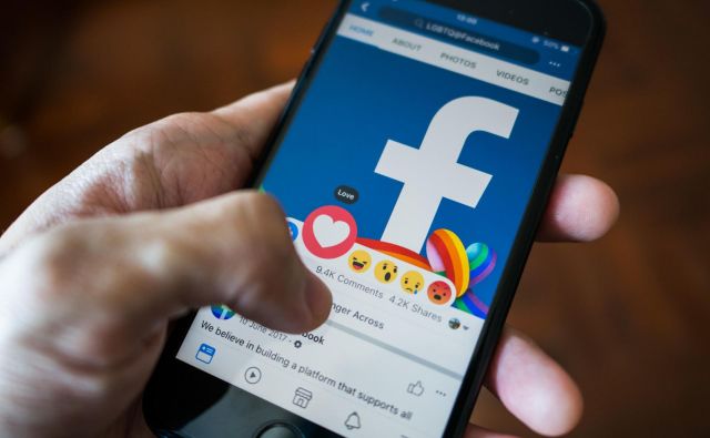 Na Facebooku krožijo lažni oziroma prirejeni videoposnetki ustanovitelja in glavnega izvršnega direktorja Marka Zuckerberga. FOTO: Shutterstock