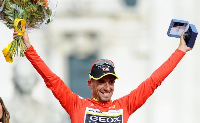 Juan Jose Cobo se bo, kot kaže, poslovil od rdeče majice, ki jo je na Vuelti osvojil leta 2011. FOTO: Reuters