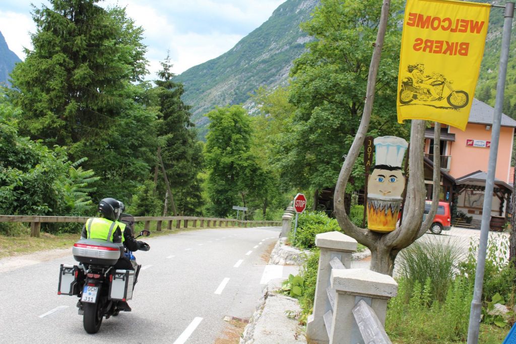 Hitrost in ozke ceste past za motoriste