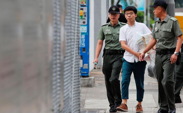 Nekdanji voditelj študentov Wong je po izpustitvi že napovedal, da se bo pridružil protestom. FOTO: Tyrone Siu/Reuters