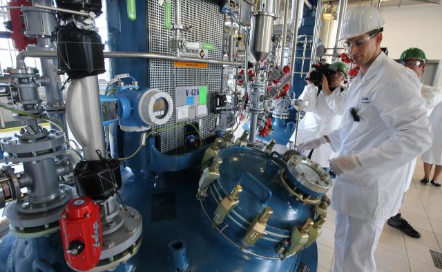 Raziskovalci Biofarmacevtike v Mengšu so sodelovali pri razvoju treh novih Sandozovih podobnih bioloških zdravil, ki so prišla na trg lani, sodelujejo pa tudi v različnih fazah razvoja inovativnih bioloških zdravil.<br />
FOTO Tomi Lombar/Delo
