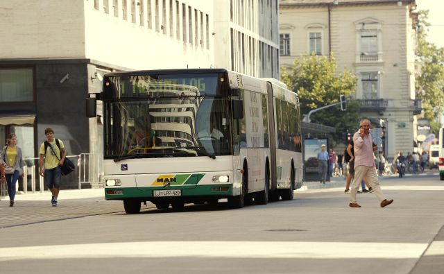 Uporabniki se z mestnim prevozom vse redkeje vozijo. Foto Uroš Hočevar