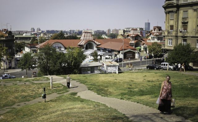 Z nizkimi pokojninami v Srbiji težko preživijo, zato se morajo marsičemu odpovedati. Foto Jože Suhadolnik