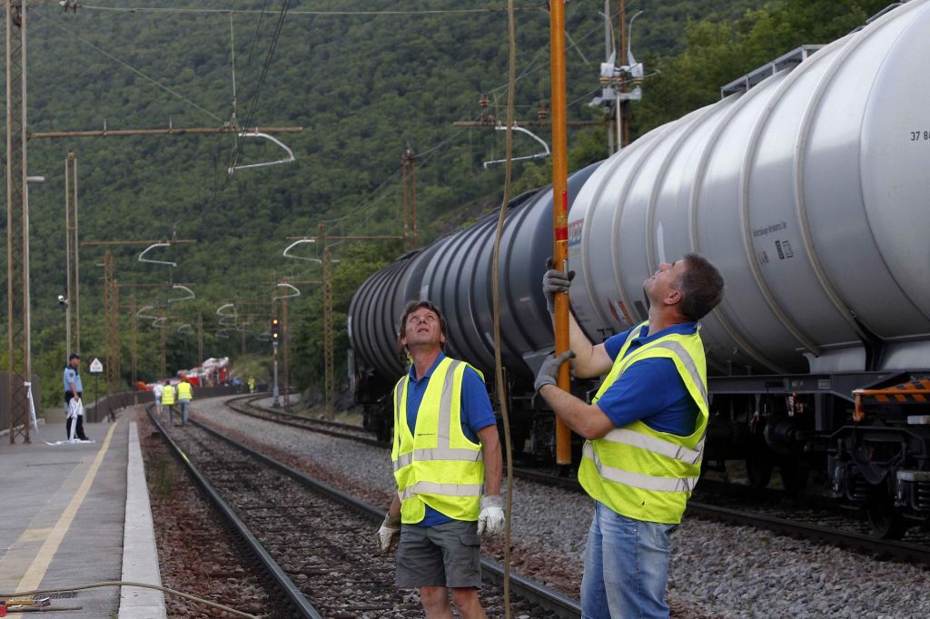 FOTO:Slovenske železnice: Vzpostavitev prometa predvodoma v petek