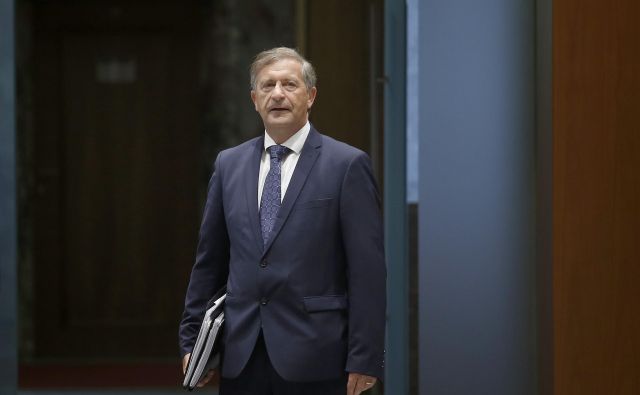 Karl Erjavec vztraja pri izjavi, da je imela projektna ekipa vso podporo ministrstva. FOTO:Blaž Samec/Delo