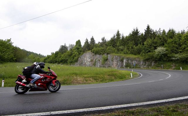 Vožnja motorja zahteva poleg poznavanja motorja in upoštevanja pravil še zelo dobro psihofizično pripravljenost. Foto Mavric Pivk