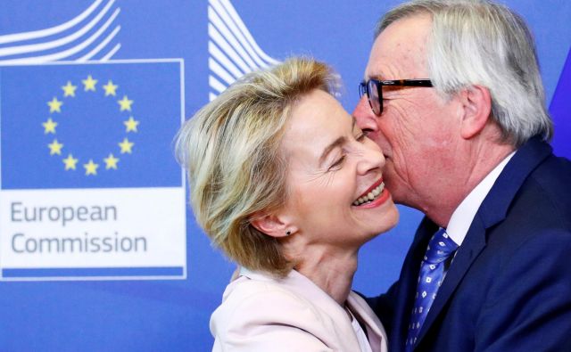 Jean-Claude Juncker pred petimi leti ni imel večjih težav pri prepričevanju poslancev. Ursula von der Leyen je pred težjo nalogo. FOTO: Reuters