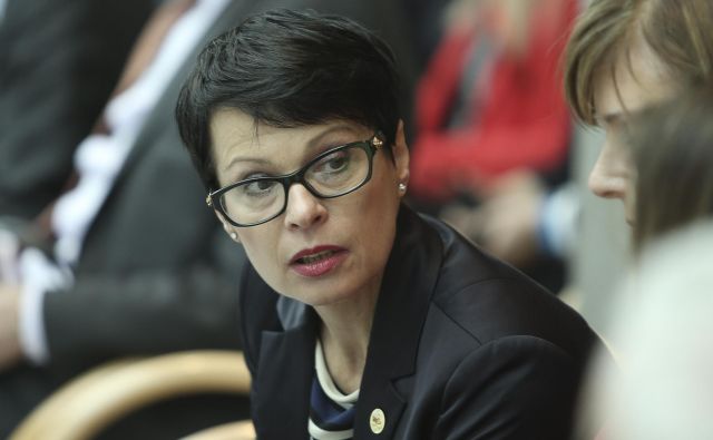 Alenka Bratušek bi na položaju slovenske komisarke rada videla Marto Kos, ki je v preteklosti delala z novo predsednico evropske komisije. FOTO: Jože Suhadolnik/Delo