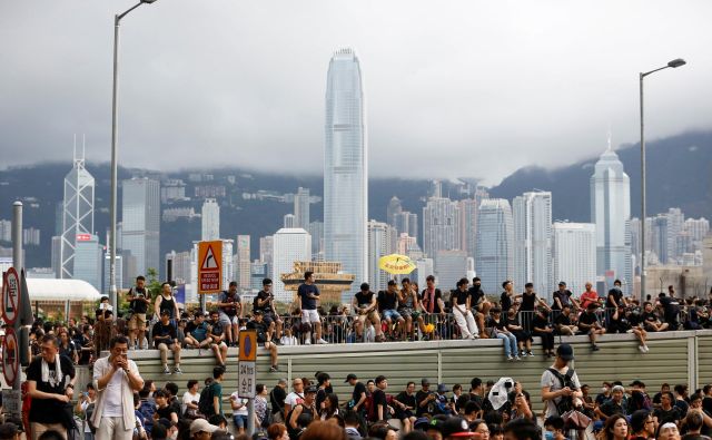 Hongkonški protestniki so s tokratnimi demonstracijami nagovarjali predvsem obiskovalce s celinske Kitajske. FOTO: Reuters