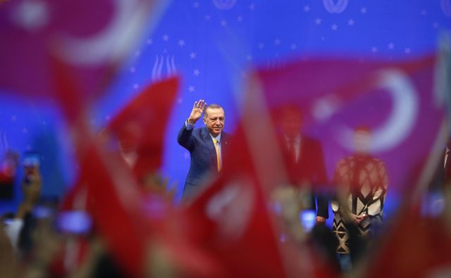 Po oceni analitikov je prihod Erdoğana v Sarajevo pozitiven, glede na gospodarsko moč Turčije in njen pomen za regijo. FOTO: Dado Ruvič/Reuters