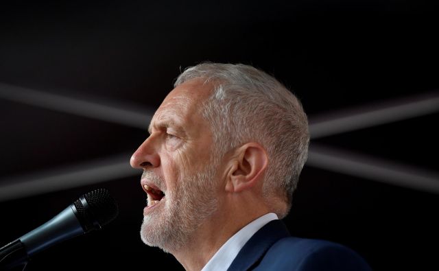 Jeremy Corbyn poziva naslednjega britanskega premiera, naj razpiše nov referendum o brexitu. FOTO: Toby Melville/Reuters