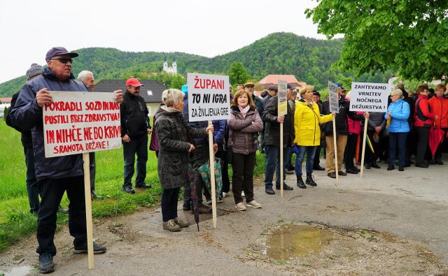 Civilna iniciativa je maja zahtevala tudi odgovornost zgornjesavinjskih županov za nastalo situacijo. FOTO: Brane Piano/Delo