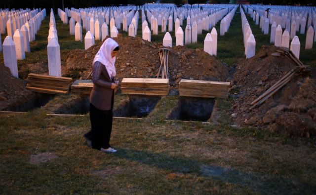 Da se je v Srebrenici zgodil genocid, so potrdile številne sodbe mednarodnih in regionalnih sodišč, tudi sodba Meddržavnega sodišča v Haagu. FOTO: Tomi Lombar/Delo