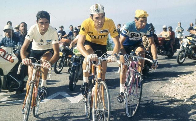 Eddy Merckx (v sredini) je 97 dni nosil rumeno majico vodilnega na Touru, na katerem je slavil pet zmag. FOTO: arhiv Toura