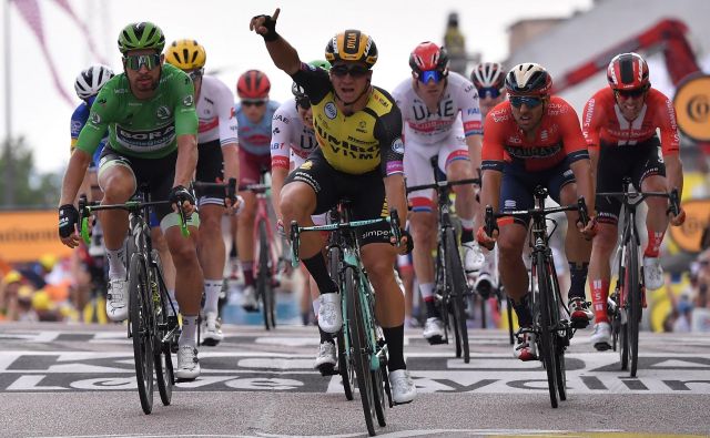 Dylan Groenewegen je po razočaranju v prvi etapi tokrat stopil na najvišjo stopničko. FOTO: AFP