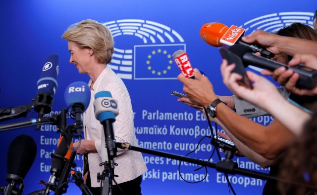 Ursula von der Leyen potrebuje za izvolitev absolutno večino vseh poslancev. Foto Reuters