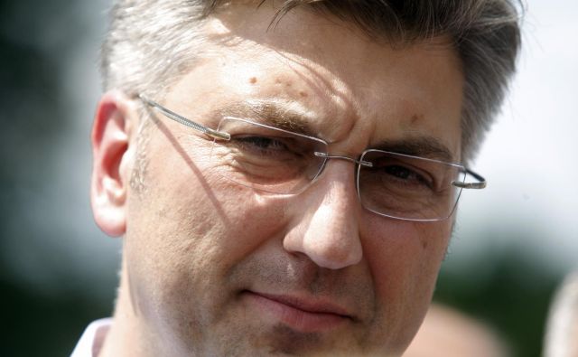 Ker je Plenković odlašal z zamenjavo ministra za javno upravo, so mu očitali, da je le nemočna lutka, ki se pretvarja, da vlada. FOTO: Željko Hajdinjak/Cropix