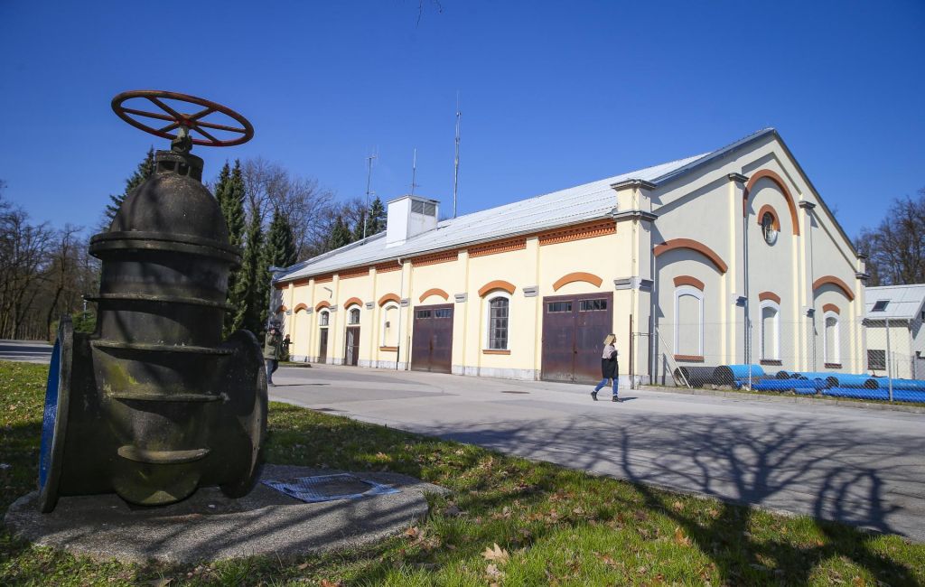 Podtalnica izpod mesta ogroža črpališča