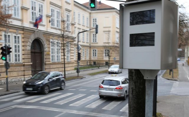 Radar na Roški cesti Ljubljana. FOTO: Tomi Lombar/delo