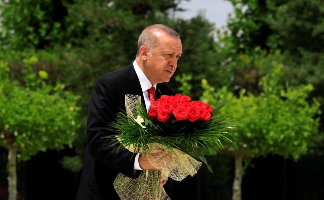 Turški predsednik Recep Tayyip Erdoğan na spominski slovesnosti v Ankari. FOTO: Reuters