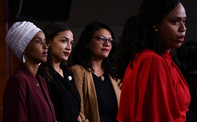 Demokratske kongresnice Ayanna Pressley, Ilhan Abdullahi Omar, Rashida Tlaib in Alexandria Ocasio-Cortez. FOTO: Brendan Smialowski/AFP