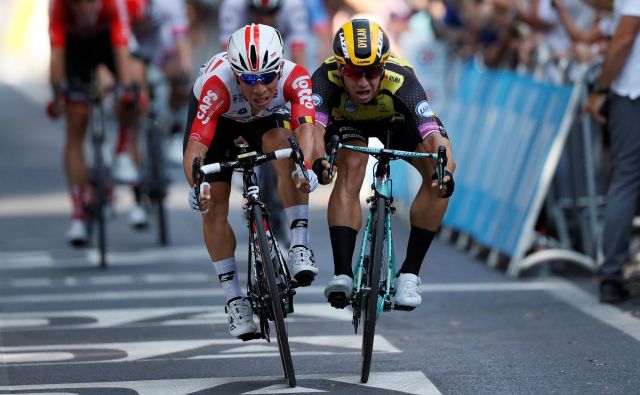 Caleb Ewan je tokrat dobil dvoboj z Dylanom Groenewegnom. FOTO: Reuters