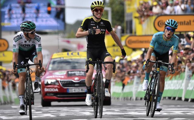 Simon Yates v šprintu ni bil favorit, a je imel očitno najmočnejše noge v ubežni trojki. FOTO: AFP