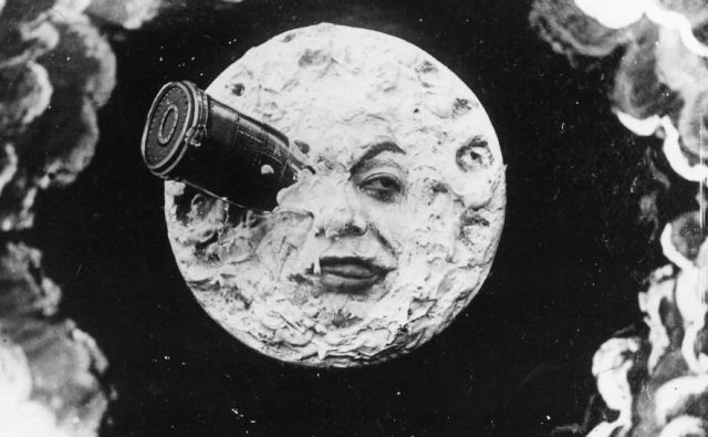 1902 je leto, ko se je Luna prvič znašla na filmu.