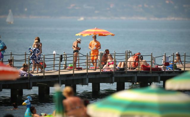 Obisk se s suhimi toplimi dnevi povečuje, s tem pa tudi poraba vode. FOTO: Jure Eržen/Delo