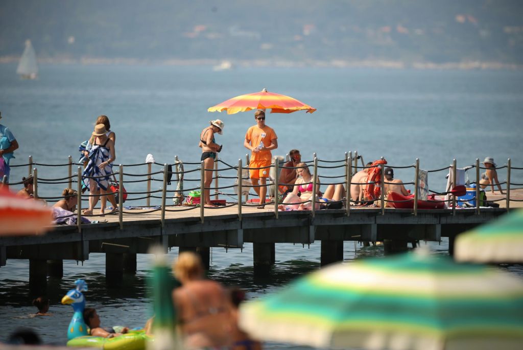 Tudi tuši na plažah bodo presahnili