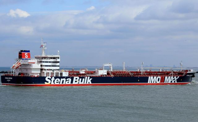 Pri razumevanju trenutnih napetosti v Perzijskem zalivu se je treba vrniti k invaziji na Irak leta 2003. Na fotografiji tanker Stena Impero, ki ga je iranska revolucionarna garda zasegla pred dnevi. FOTO: AFP