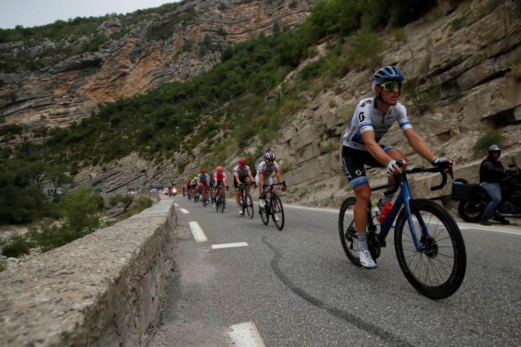 FOTO:Luke Rowe in Tony Martin izključena zaradi prerivanja