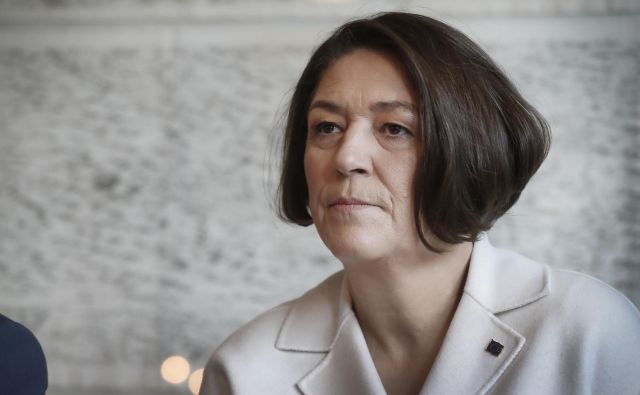 Violeta Bulc: »Janez Lenarčič je odličen diplomat. Uspešno sva sodelovala ves moj mandat. Žal mi je, da smo izgubili odličnega diplomata, ki jih kot Slovenija močno potrebujemo. Brez dvoma se bo tudi on izkazal kot dober komisar ter nadaljeval tradicijo dobrih komisarjev iz Slovenije.« FOTO: Leon Vidic