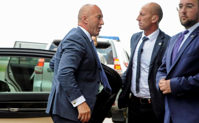 Haradinaj je zaradi zaslišanja na posebnem sodišču za vojne zločine na Kosovu že včeraj prispel v Haag. FOTO: Laura Hasani/Reuters