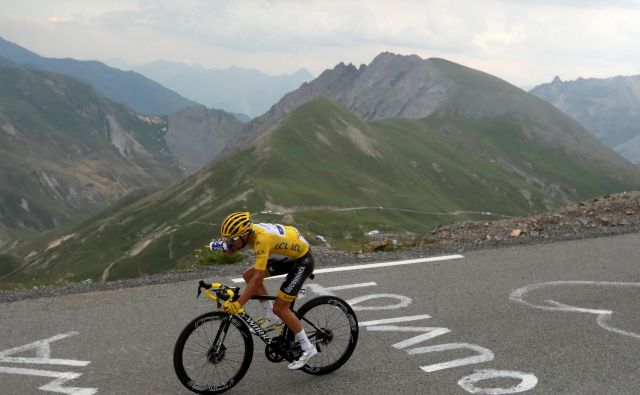 Julian Alaphilippe je na spustu z Galibierja še enkrat dokazal, kakšen mojster te prvine je. FOTO: Reuters