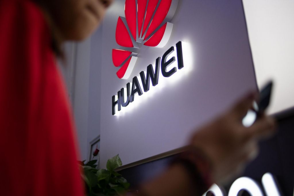 Huawei naj bi na Češkem skrivaj zbiral osebne podatke